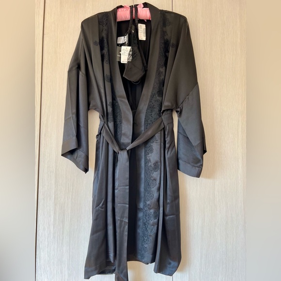 Gorgeous Lingerie Robe and Thong Set - Picture 1 of 13